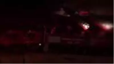 Kütahya'da 2 katlı ahşap ev yandı Kütahya'da 2 katlı ahşap ev yandı