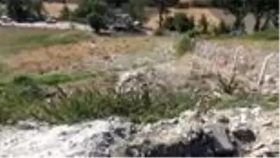 Virajı alamayan otomobil şarampole yuvarlandı: 1 ölü, 2 yaralı Virajı alamayan otomobil şarampole yuvarlandı: 1 ölü, 2 yaralı