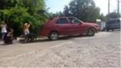 Otomomobile giren yılan zor anlar yaşattı Otomomobile giren yılan zor anlar yaşattı