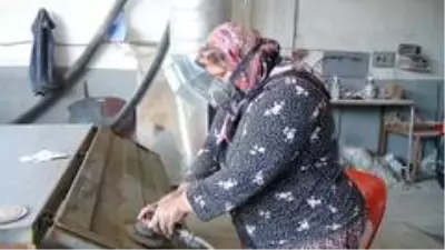 Sanayinin Meryem teyzesi erkeklere taş çıkartıyor Sanayinin Meryem teyzesi erkeklere taş çıkartıyor