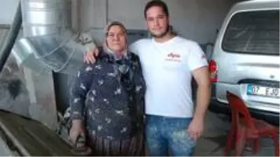 Sanayinin Meryem teyzesi erkeklere taş çıkartıyor Sanayinin Meryem teyzesi erkeklere taş çıkartıyor