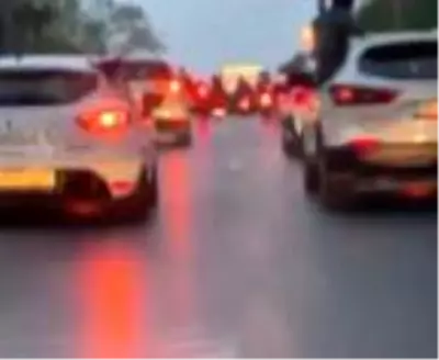 Sarıyer'de düğün konvoyundaki 3 sürücüye ceza kesildi Sarıyer'de düğün konvoyundaki 3 sürücüye ceza kesildi