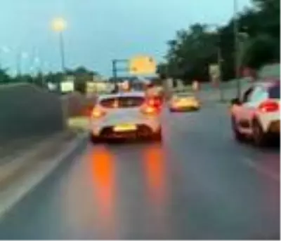 Sarıyer'de düğün konvoyundaki 3 sürücüye ceza kesildi Sarıyer'de düğün konvoyundaki 3 sürücüye ceza kesildi
