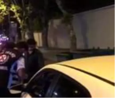 Sarıyer'de düğün konvoyundaki 3 sürücüye ceza kesildi Sarıyer'de düğün konvoyundaki 3 sürücüye ceza kesildi