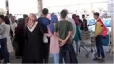 Sosyal mesafeyi hiçe sayıp maskesiz uğurlama töreni yaptılar Sosyal mesafeyi hiçe sayıp maskesiz uğurlama töreni yaptılar