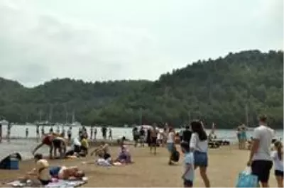 Tatil sevdası korona virüsü unutturdu, plajlar doldu taştı Tatil sevdası korona virüsü unutturdu, plajlar doldu taştı