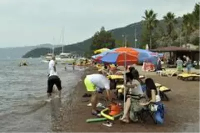 Tatil sevdası korona virüsü unutturdu, plajlar doldu taştı Tatil sevdası korona virüsü unutturdu, plajlar doldu taştı
