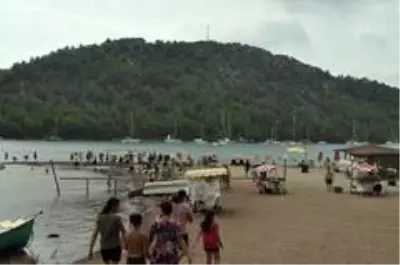 Tatil sevdası korona virüsü unutturdu, plajlar doldu taştı Tatil sevdası korona virüsü unutturdu, plajlar doldu taştı