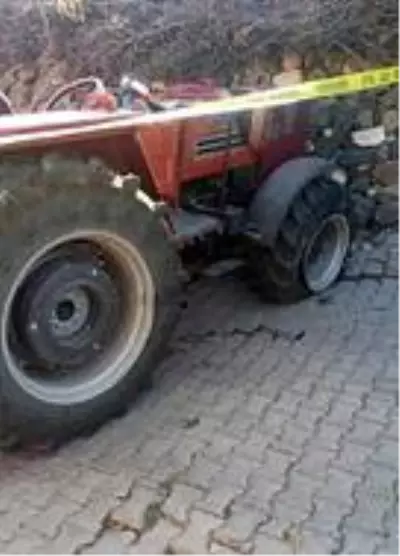 Traktör devrildi: 1 ölü, 1 yaralı Traktör devrildi: 1 ölü, 1 yaralı