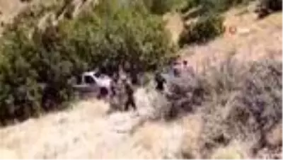 Tunceli'de otomobil uçuruma yuvarlandı: 1 ölü, 1 yaralı Tunceli'de otomobil uçuruma yuvarlandı: 1 ölü, 1 yaralı