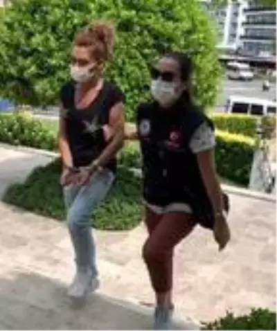 Uyuşturucu haplarla yakalanan üniversiteli genç kız tutuklandı Uyuşturucu haplarla yakalanan üniversiteli genç kız tutuklandı