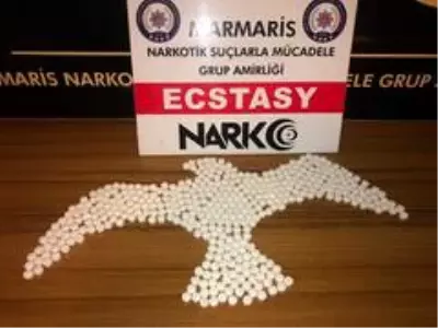 Uyuşturucu taciri genç kız tutuklandı Uyuşturucu taciri genç kız tutuklandı