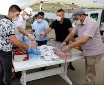 Yeşilçam klasiği 'Selvi Boylum Al Yazmalım'ı araçlarından izlediler Yeşilçam klasiği 'Selvi Boylum Al Yazmalım'ı araçlarından izlediler