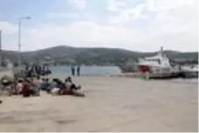 Yunanistan'ın denize bıraktığı 90 kaçak göçmen kurtarıldı Yunanistan'ın denize bıraktığı 90 kaçak göçmen kurtarıldı