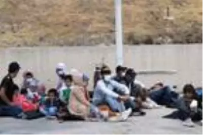 Yunanistan'ın denize bıraktığı 90 kaçak göçmen kurtarıldı Yunanistan'ın denize bıraktığı 90 kaçak göçmen kurtarıldı