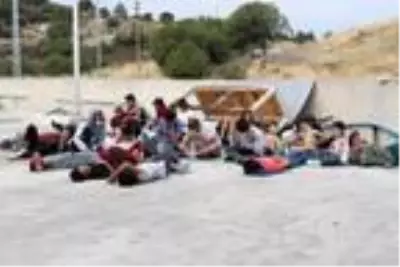 Yunanistan'ın denize bıraktığı 90 kaçak göçmen kurtarıldı Yunanistan'ın denize bıraktığı 90 kaçak göçmen kurtarıldı