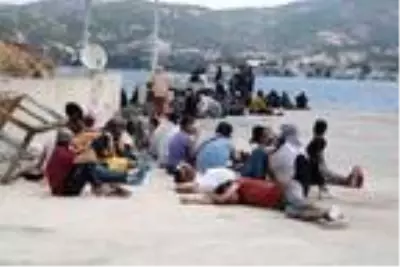 Yunanistan'ın denize bıraktığı 90 kaçak göçmen kurtarıldı Yunanistan'ın denize bıraktığı 90 kaçak göçmen kurtarıldı
