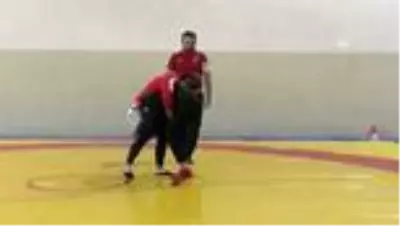 Zayıflamak için güreşe başlayan genç kız, milli takıma kadar yükseldi Zayıflamak için güreşe başlayan genç kız, milli takıma kadar yükseldi