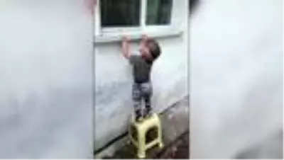 Ali Asaf, Kovid-19'a yakalanan babaannesiyle camdan hasret giderdi Ali Asaf, Kovid-19'a yakalanan babaannesiyle camdan hasret giderdi