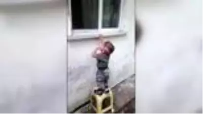 Ali Asaf, Kovid-19'a yakalanan babaannesiyle camdan hasret giderdi Ali Asaf, Kovid-19'a yakalanan babaannesiyle camdan hasret giderdi