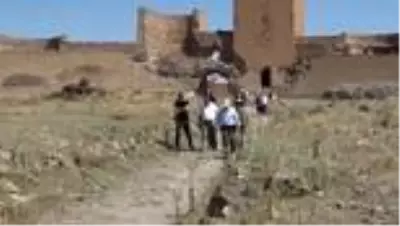 Anadolu'daki ilk Türk camisi Ebul Menuçehr'in çevresindeki kazı çalışması sürüyor Anadolu'daki ilk Türk camisi Ebul Menuçehr'in çevresindeki kazı çalışması sürüyor
