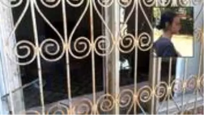 Boşanmak istediği kocası evi basıp boğazına bıçak dayadı! Talihsiz kadını çocukları kurtardı Boşanmak istediği kocası evi basıp boğazına bıçak dayadı! Talihsiz kadını çocukları kurtardı