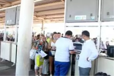 Antalya'ya Rus turist akını Antalya'ya Rus turist akını