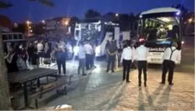 Asker uğurlamasında sosyal mesafe hiçe sayıldı Asker uğurlamasında sosyal mesafe hiçe sayıldı