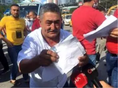 Ataşehir'de hat kavgasında minibüs esnafı isyan etti Ataşehir'de hat kavgasında minibüs esnafı isyan etti