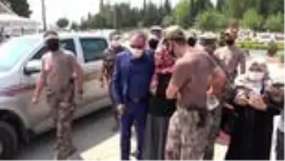 Babaya son bakış... Evinde ölü bulunan özel harekat polisi toprağa verildi Babaya son bakış... Evinde ölü bulunan özel harekat polisi toprağa verildi