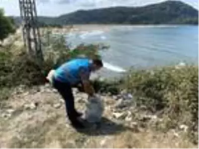 Bartın'ın Mugada sahilinde 'çöp' tepkisi Bartın'ın Mugada sahilinde 'çöp' tepkisi