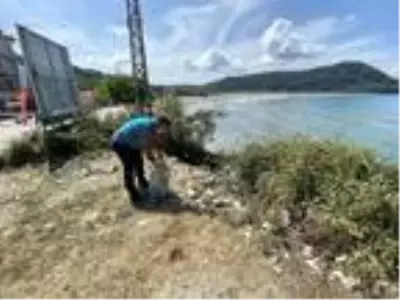 Bartın'ın Mugada sahilinde 'çöp' tepkisi Bartın'ın Mugada sahilinde 'çöp' tepkisi