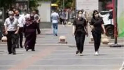 Batman'da vaka sayısı korkutucu boyutlara ulaştı! Kentin yoğunluk haritası kırmızıya büründü Batman'da vaka sayısı korkutucu boyutlara ulaştı! Kentin yoğunluk haritası kırmızıya büründü