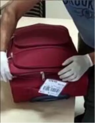 Bavuldaki borulardan uyuşturucu çıktı Bavuldaki borulardan uyuşturucu çıktı