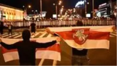Belarus'ta seçimlerin ardından meydanlar karıştı! Muhalifler sokaklara döküldü Belarus'ta seçimlerin ardından meydanlar karıştı! Muhalifler sokaklara döküldü