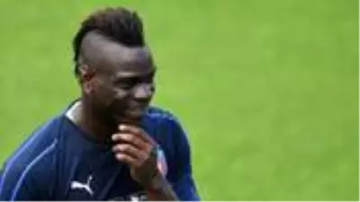 Mario Balotelli, Beşiktaş taraftarının çağrısına kalp emojisiyle yanıt verdi Mario Balotelli, Beşiktaş taraftarının çağrısına kalp emojisiyle yanıt verdi