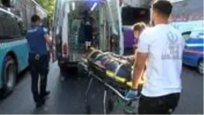 Beyoğlu'nda karşıdan karşıya geçen yaya, otobüse çarptı Beyoğlu'nda karşıdan karşıya geçen yaya, otobüse çarptı