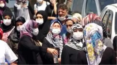 Son dakika haber... Boğularak hayatını kaybeden baba ve çocukları son yolculuğuna uğurlandı Son dakika haber... Boğularak hayatını kaybeden baba ve çocukları son yolculuğuna uğurlandı