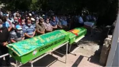 Son dakika haber... Boğularak hayatını kaybeden baba ve çocukları son yolculuğuna uğurlandı Son dakika haber... Boğularak hayatını kaybeden baba ve çocukları son yolculuğuna uğurlandı