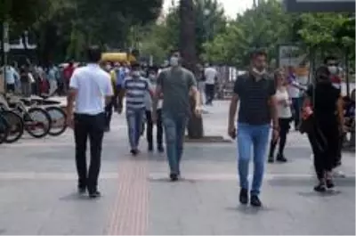 Batman'da vaka sayısı korkutucu boyutlara ulaştı! Kentin yoğunluk haritası kırmızıya büründü Batman'da vaka sayısı korkutucu boyutlara ulaştı! Kentin yoğunluk haritası kırmızıya büründü