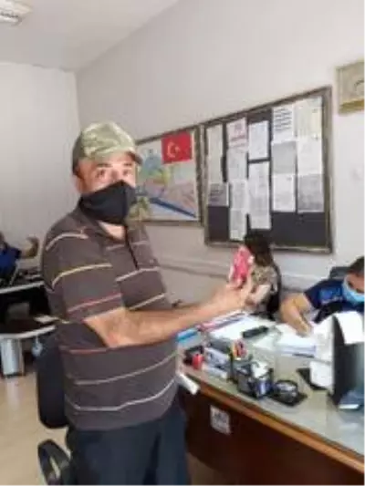 Son dakika haberi | Bulduğu kredi kartını zabıtaya teslim etti Son dakika haberi | Bulduğu kredi kartını zabıtaya teslim etti