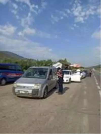 Bursa'da jandarma koronavirüs denetimlerini sıklaştırdı Bursa'da jandarma koronavirüs denetimlerini sıklaştırdı