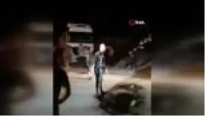 Düğünde ilginç görüntüler! Damadın başında onlarca yumurta kırıldı, yanık yağ döküldü Düğünde ilginç görüntüler! Damadın başında onlarca yumurta kırıldı, yanık yağ döküldü