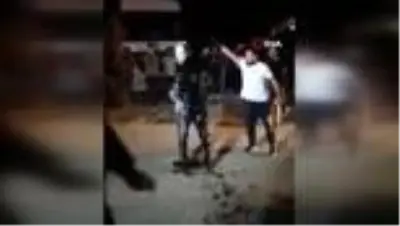 Düğünde ilginç görüntüler! Damadın başında onlarca yumurta kırıldı, yanık yağ döküldü Düğünde ilginç görüntüler! Damadın başında onlarca yumurta kırıldı, yanık yağ döküldü