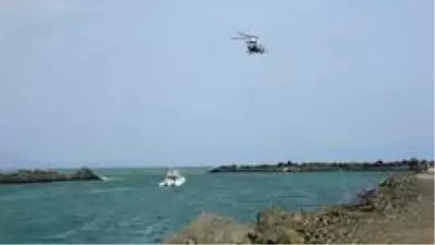 Denizde kaybolan 17 yaşındaki çocuk için helikopter destekli arama Denizde kaybolan 17 yaşındaki çocuk için helikopter destekli arama