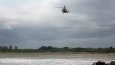 Denizde kaybolan 17 yaşındaki çocuk için helikopter destekli arama Denizde kaybolan 17 yaşındaki çocuk için helikopter destekli arama