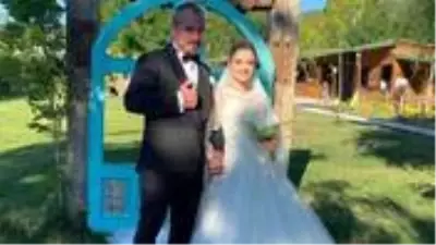 Düğünde ilginç görüntüler! Damadın başında onlarca yumurta kırıldı, yanık yağ döküldü Düğünde ilginç görüntüler! Damadın başında onlarca yumurta kırıldı, yanık yağ döküldü