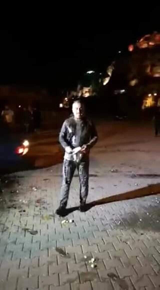 Düğünde ilginç görüntüler! Damadın başında onlarca yumurta kırıldı, yanık yağ döküldü Düğünde ilginç görüntüler! Damadın başında onlarca yumurta kırıldı, yanık yağ döküldü