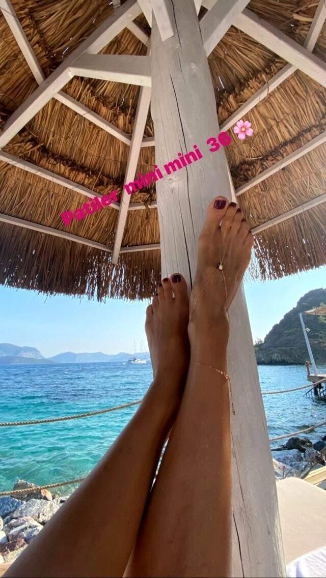Ebru Şallı'dan aşk dolu tatil pozları Ebru Şallı'dan aşk dolu tatil pozları