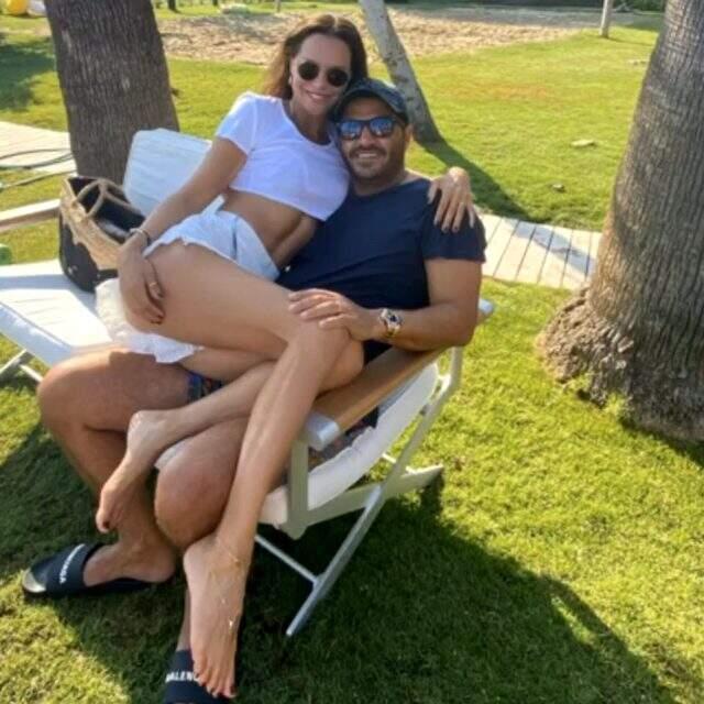 Ebru Şallı'dan aşk dolu tatil pozları Ebru Şallı'dan aşk dolu tatil pozları